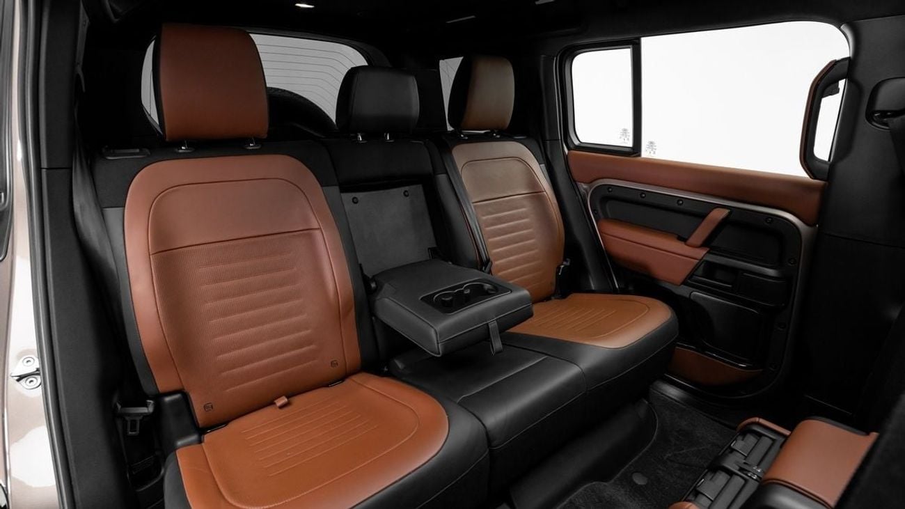 لاند روفر ديفندر OCTA - 2025 - Euro Specs - Under Warranty