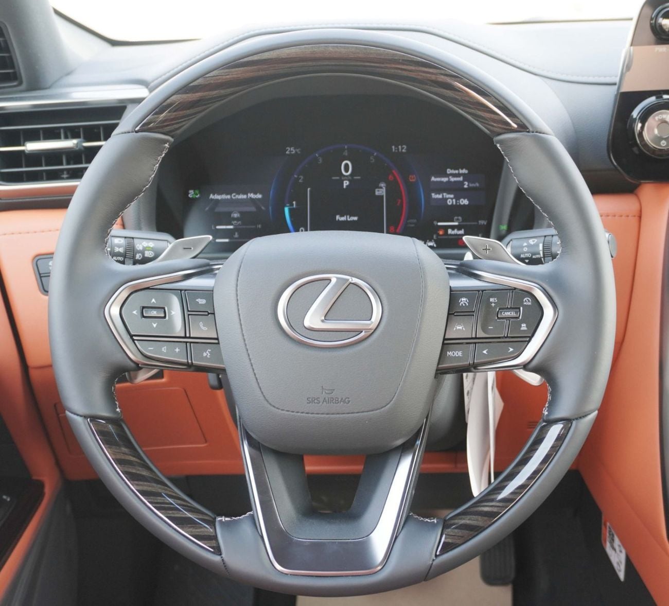 لكزس LX 700h VIP