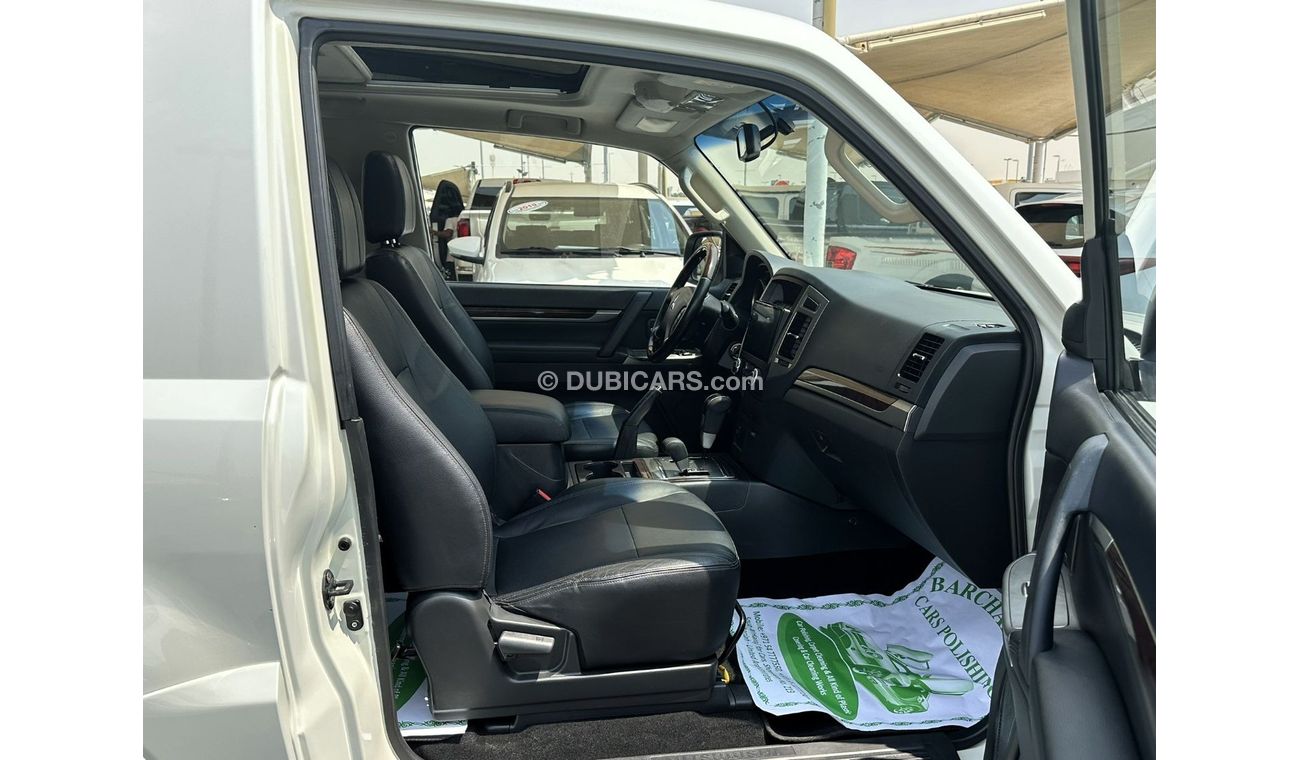 Mitsubishi Pajero GLS Highline Top ACCIDENTS FREE - GCC - ORIGINAL PAINT ENGINE 3800 CC - FULL OPTION