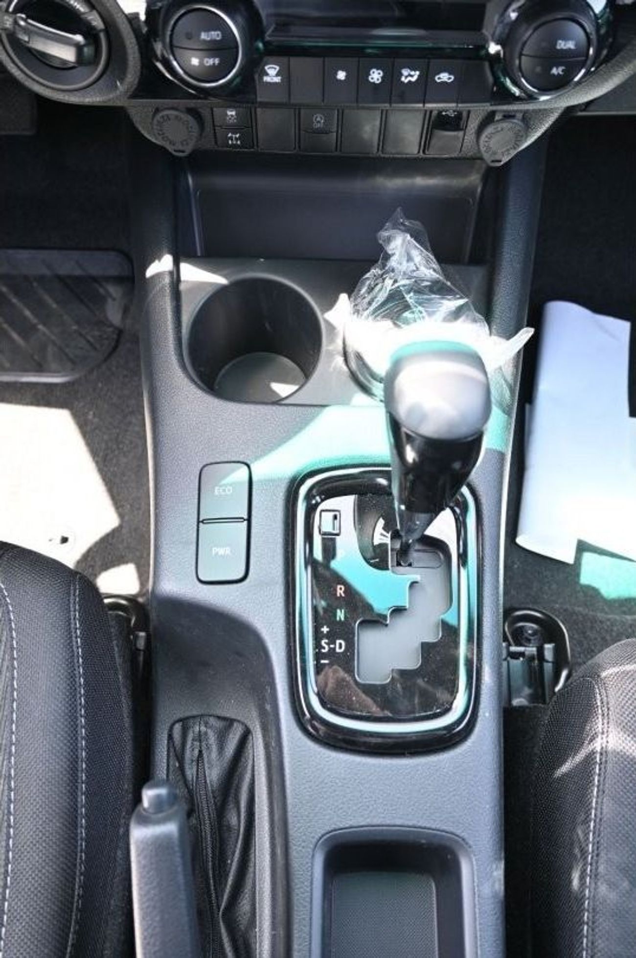 تويوتا هيلوكس تويوتا هيلوكس أدفينتشر 2.8 لتر ديزل ، بيك اب ، دفع رباعي ، 4 أبواب ، كاميرا 360 ، مثبت سرعة ، قفل تف