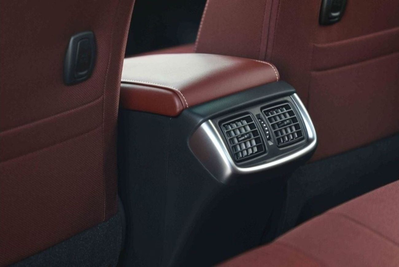 تويوتا هيلوكس 2025 TOYOTA HILUX 2.7 SR5 - SUPER WHITE inside RED | Export Only