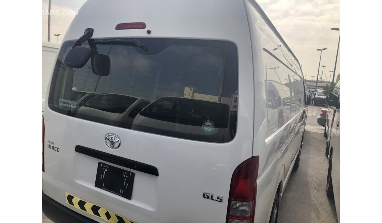 تويوتا هاياس Toyota Hiace Highroof Van 2017. Excellent condition