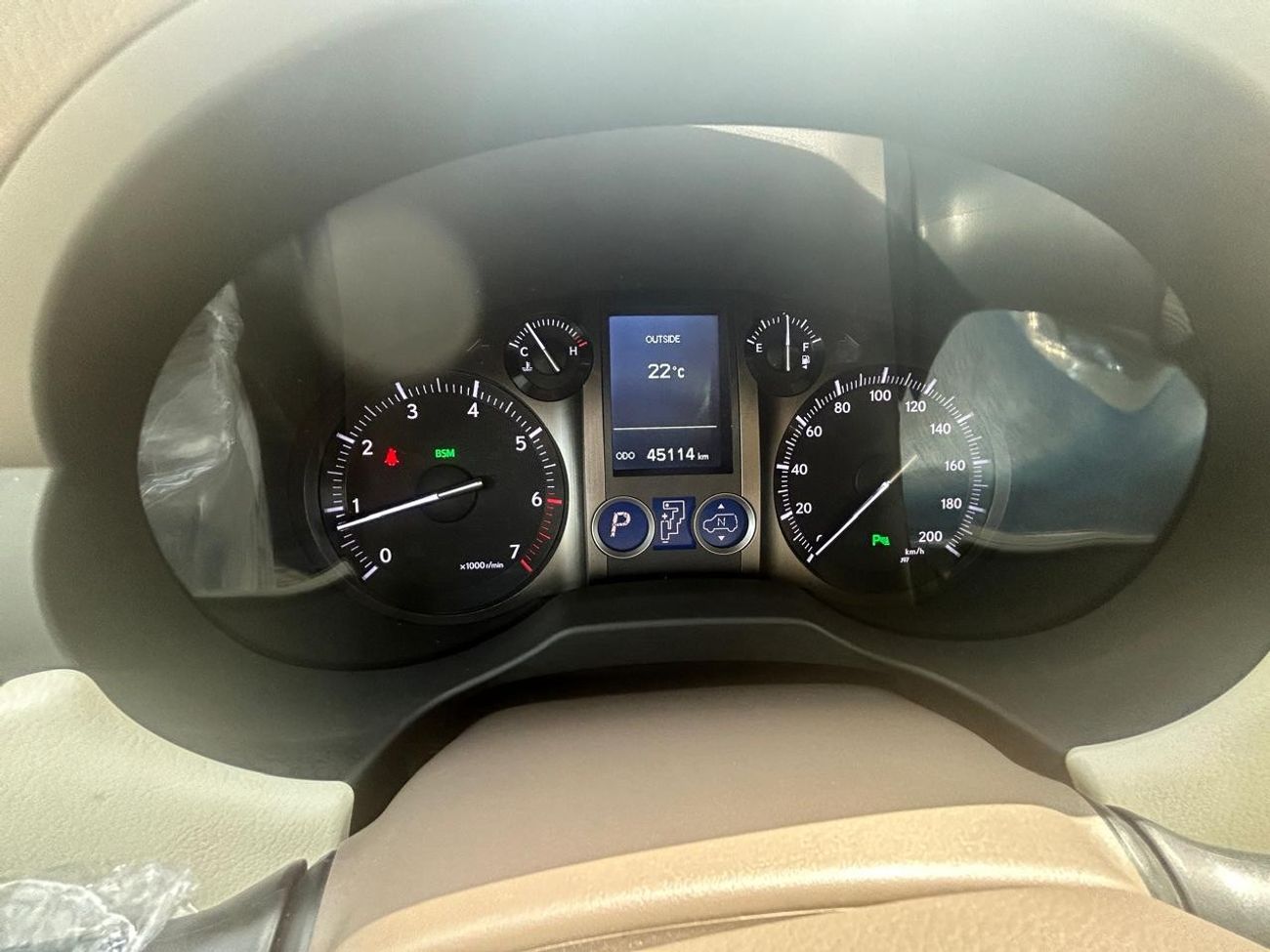 Lexus GX460 Platinum 4.6L FULL OPTION 2017 GCC LOW MILEAGE SINGLE OWNER WITH FSH IN MINT CONDITION