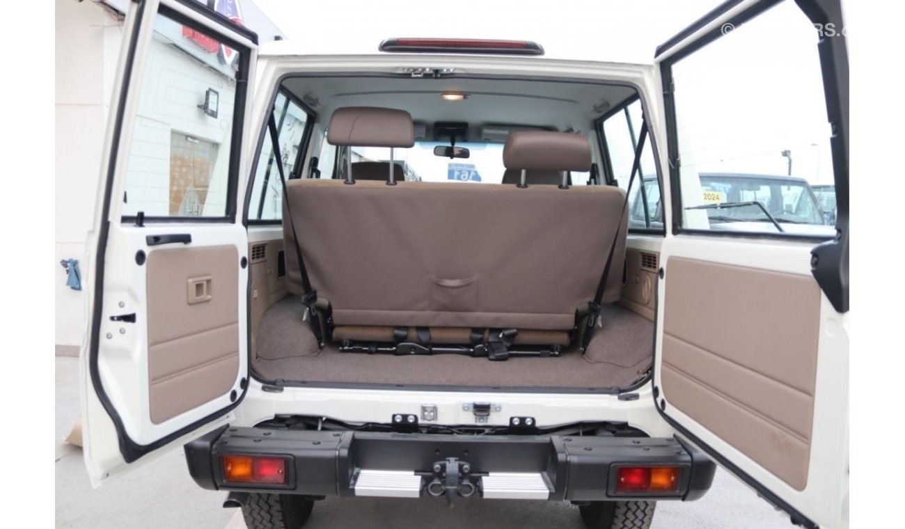 Toyota Land Cruiser Hard Top 2024 TOYOTA LAND CRUISER GRJ 71 4.0 V6 PETROL AT* **التصدير فقط خارج الخليج**