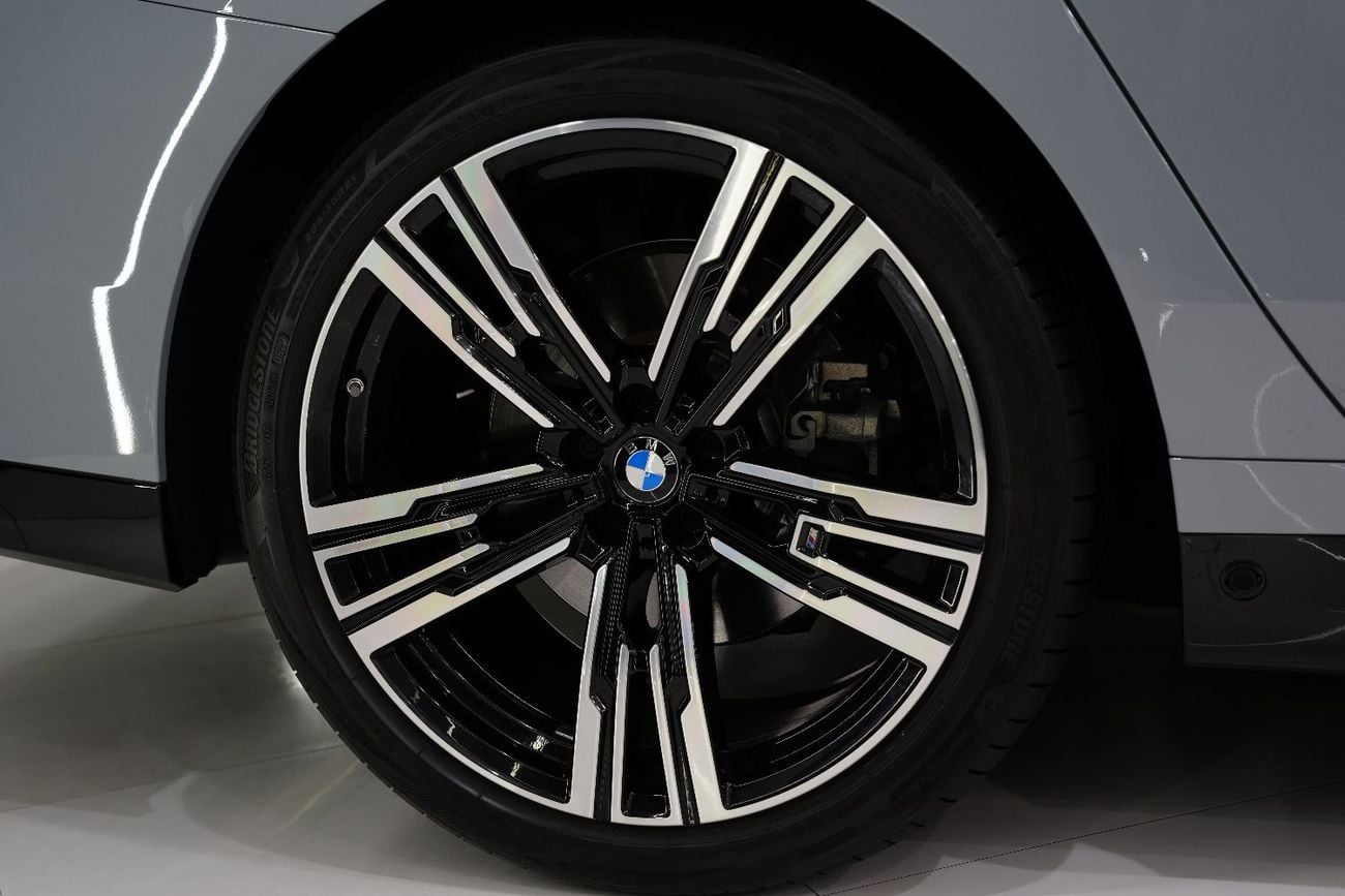 BMW 740i M SPORT , Theater Screen, Executive Lounge, Bowers N Wilkins, Dealer Warr + Serv!!