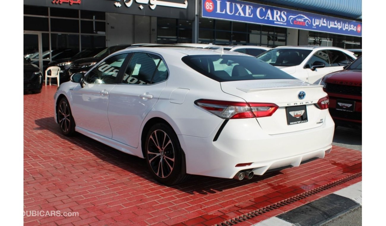 Toyota Camry HYBRID SE