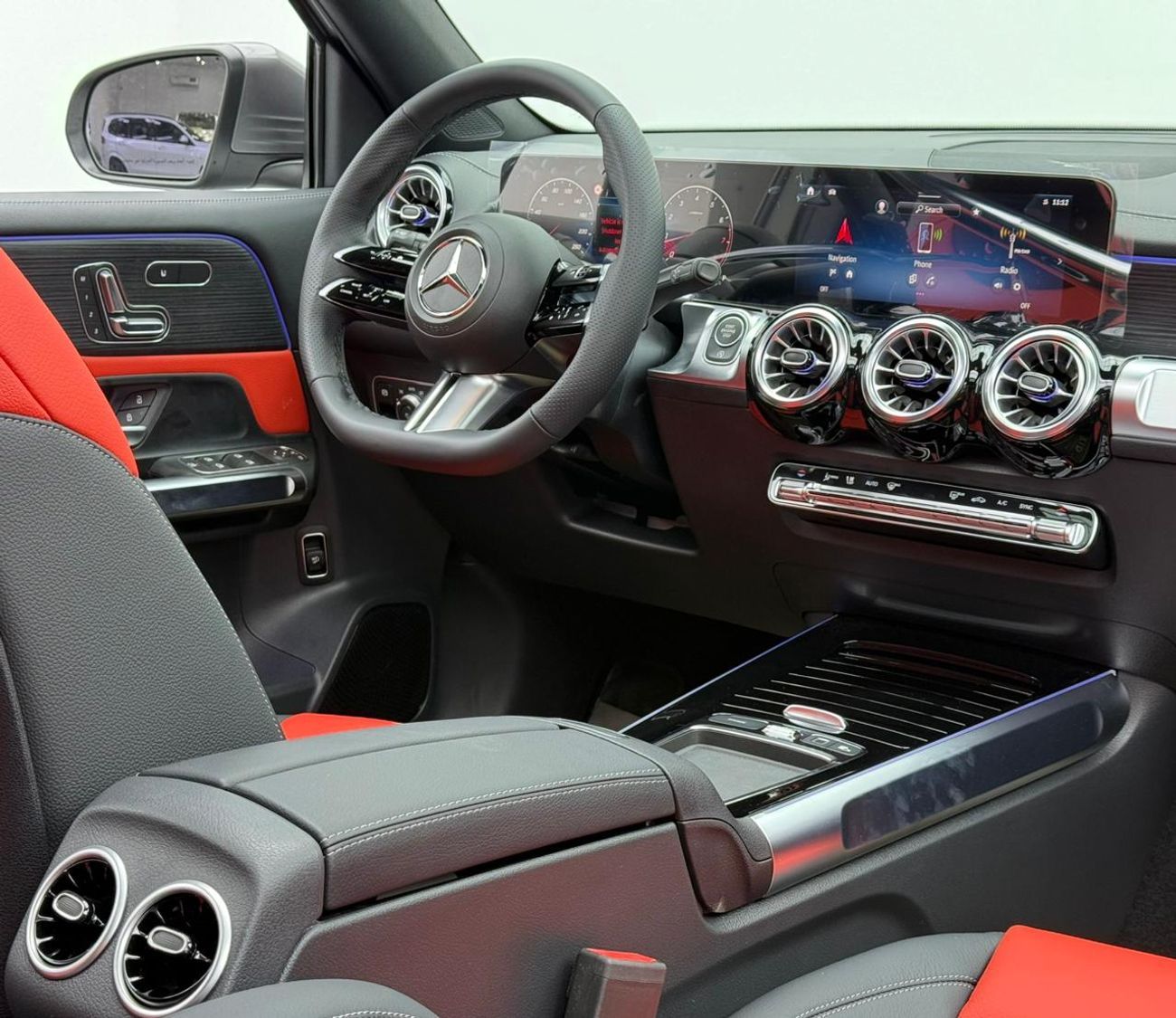 مرسيدس بنز GLB 200 *Brand New* 2026 Mercedes Benz GLB200, 2030 Mercedes Warranty, Delivery Km, 7 Seater, GCC