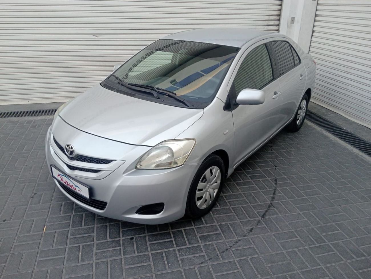 Toyota Yaris BASE