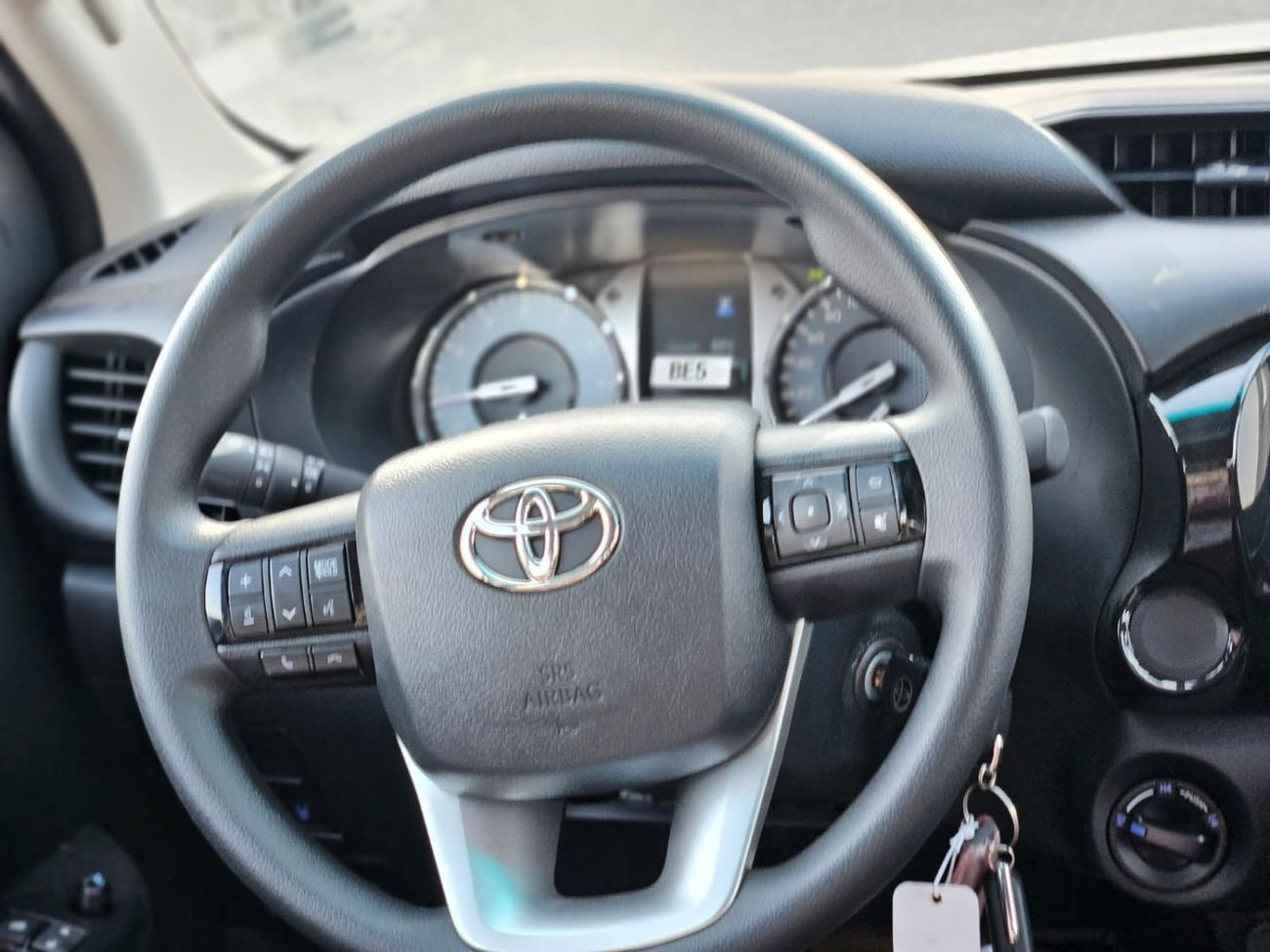 تويوتا هيلوكس Toyota Hilux Double Cabin Pickup Mid-Option 2.7L Petrol Automatic Transmission 4x4 2025