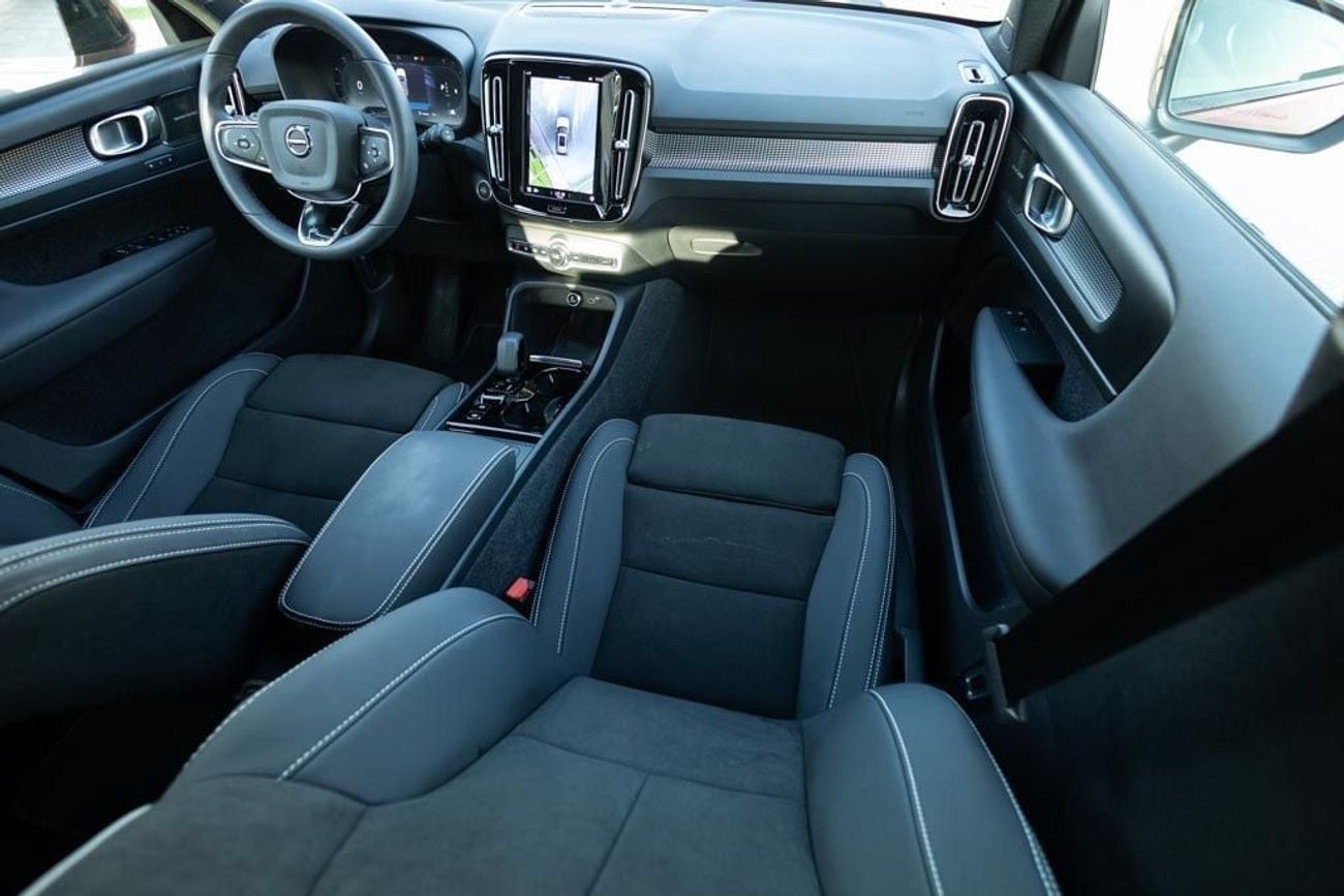 فولفو XC 40 Volvo XC40 B4 Ultimate Dark 2023 GCC under Agency Warranty with Flexible Down-Payment.