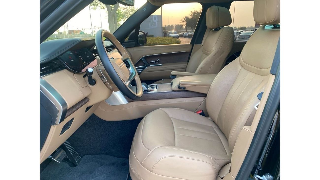 Land Rover Range Rover **2023** V6 P400 GCC SPEC UNDER WARRANTY AND SERVICE