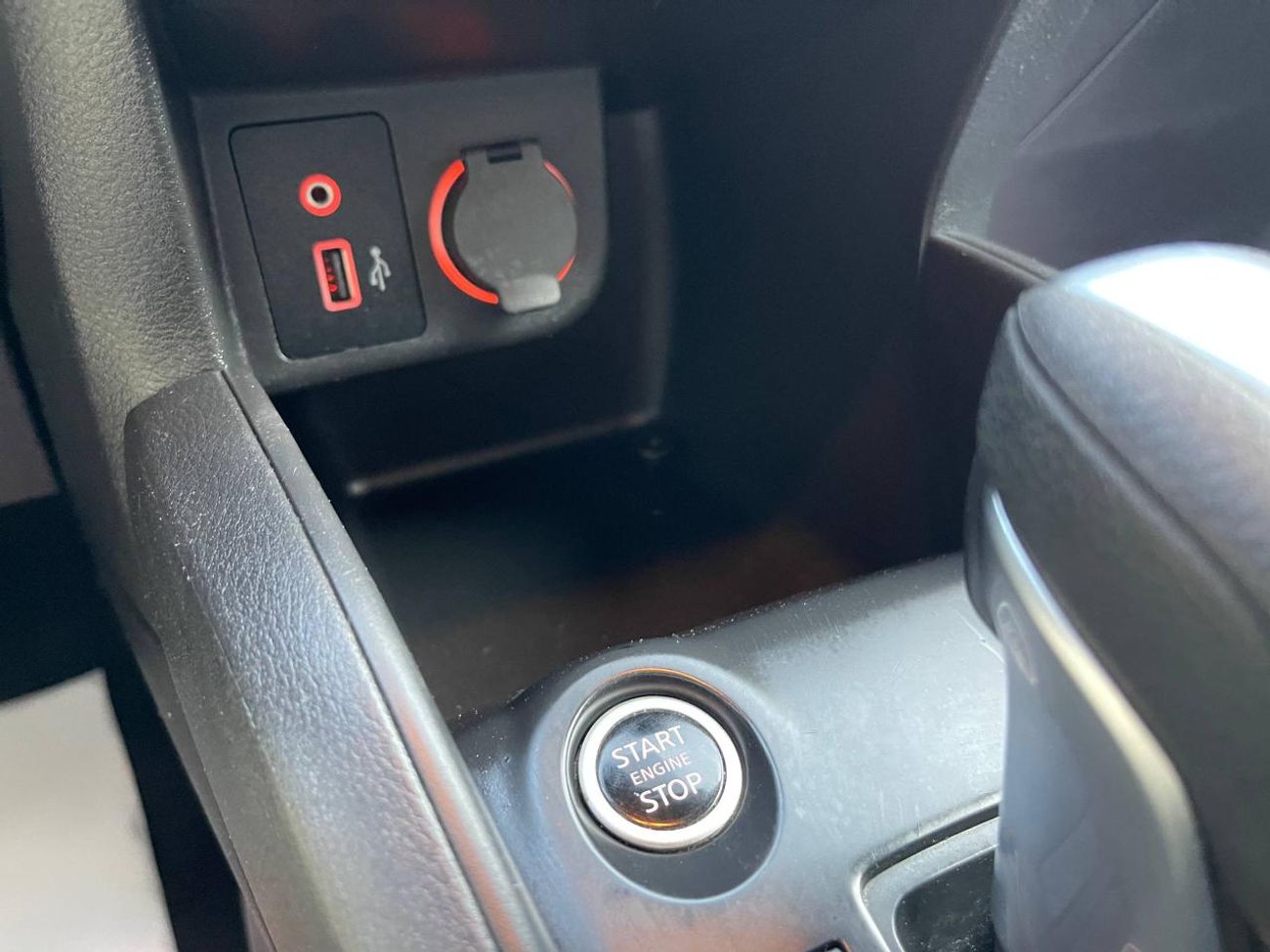 نيسان كيكس SV / 1.6 لتر V4 / رادار / مساعدة على الطريق / جنوط / شاشة كبيرة / في حالة ممتازة