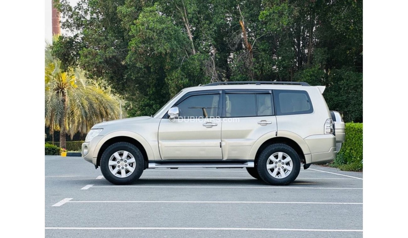 Mitsubishi Pajero GLS Highline Top MITSUBISHI PAJERO FULL OPTION GCC SPACE MODEL 2013