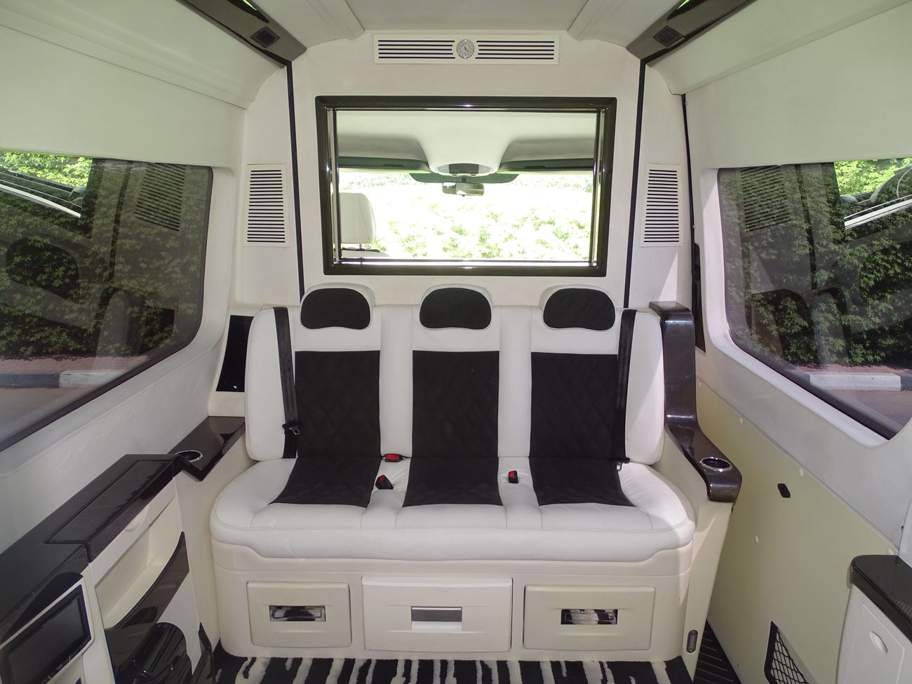 Used Mercedes-Benz Sprinter VIP 2014 for sale in Dubai - 206581