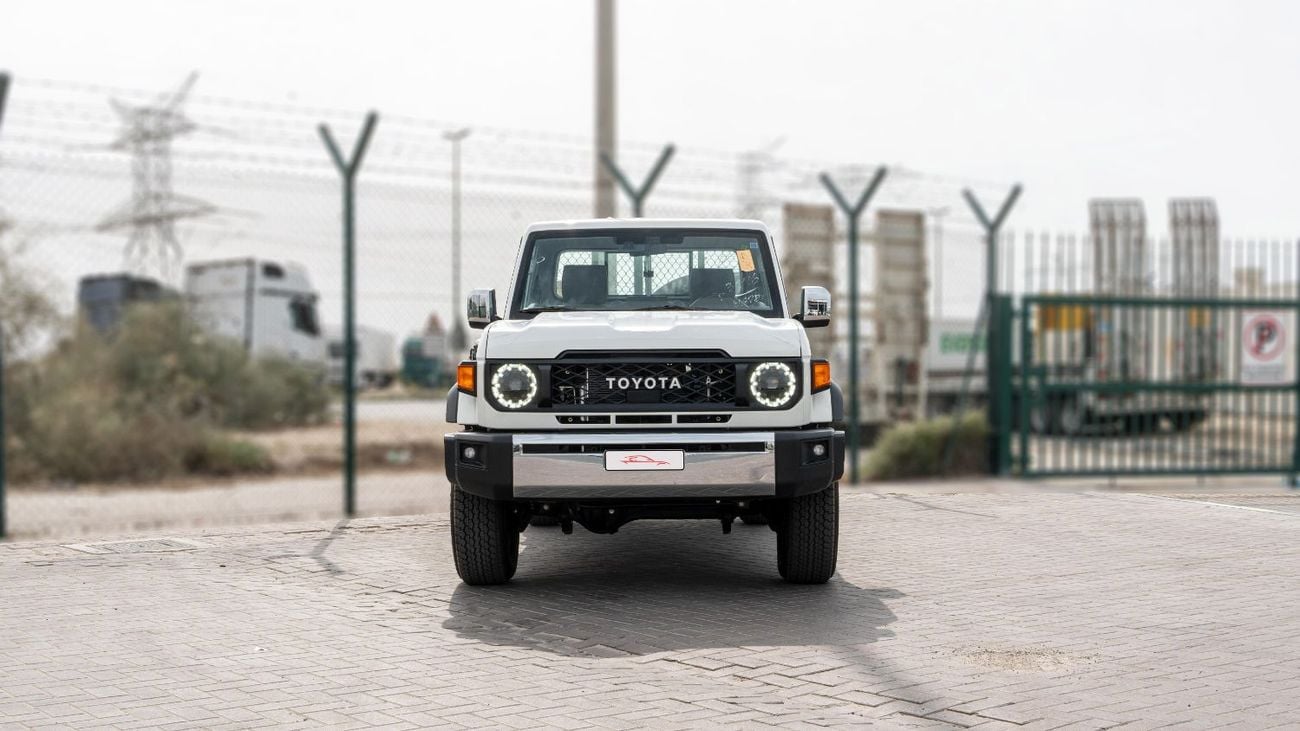 تويوتا لاند كروزر بيك آب 2026 Toyota LC79 2.8L MT Diesel (white-Brown)