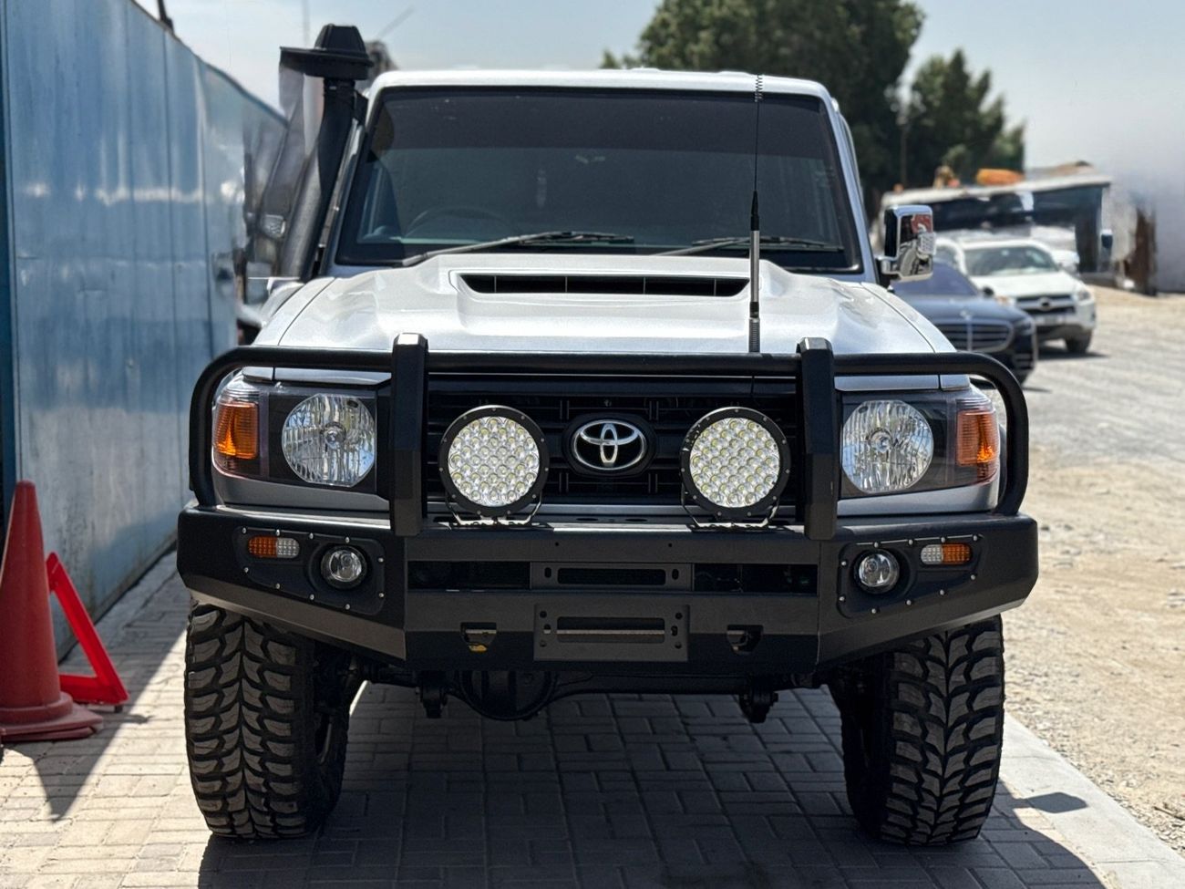 تويوتا لاند كروزر بيك آب Double Cabin 4.5L