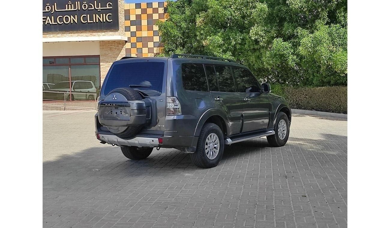 Mitsubishi Pajero GLS 3.5L (186 HP) (7 Seater) Mitsubishi pajero 2013  full automatic