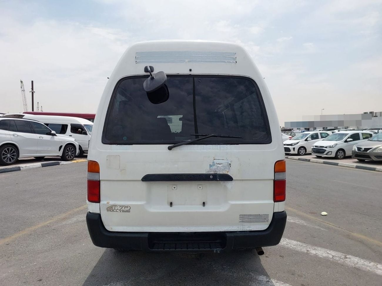 Toyota Hiace TOYOTA HIACE COMMUTER VAN RHD 2001 MODEL 3.0 L DIESEL AUTOMATIC(PM02185)