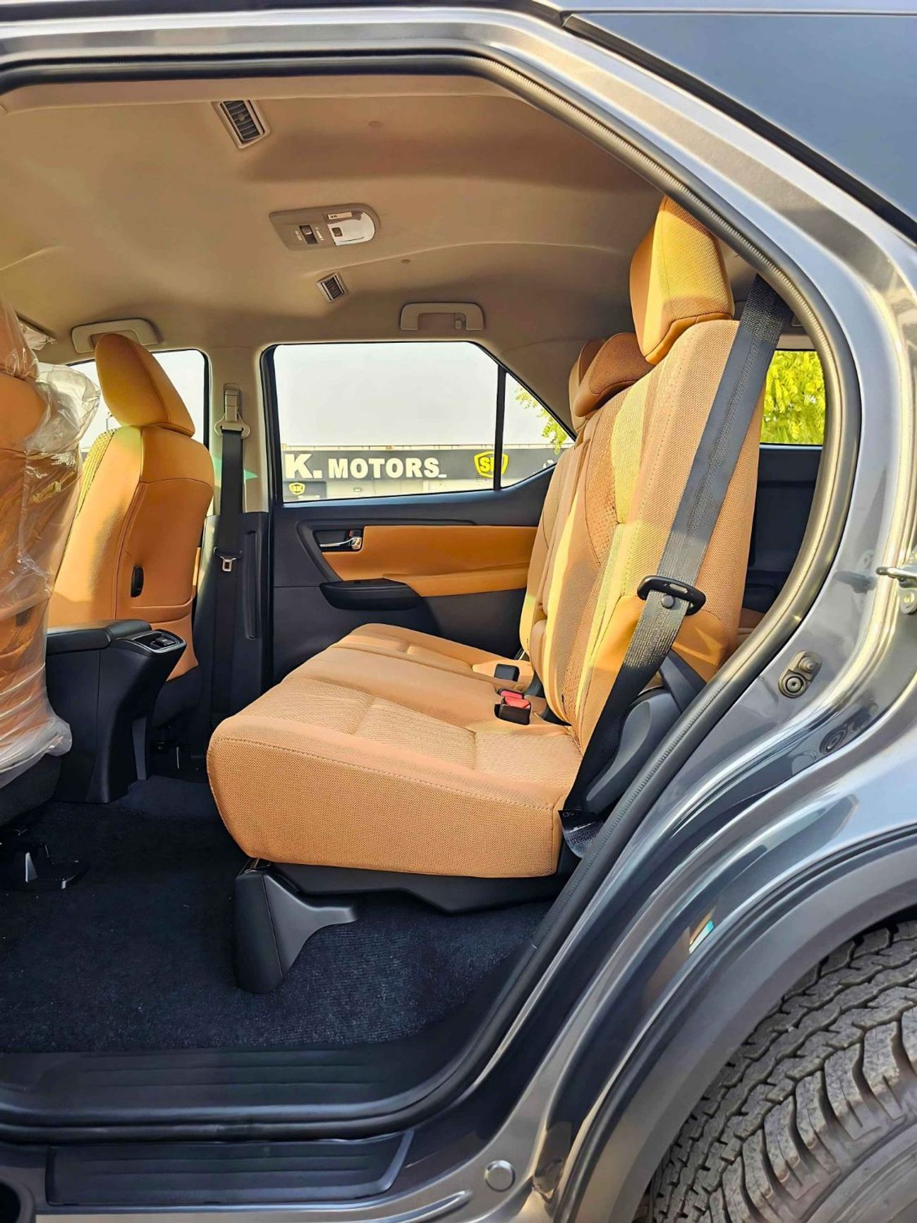 تويوتا فورتونر 2.4L V4 DIESEL / MANUAL A.C / DIFF LOCK / OVER FENDER / MID OPTION 4WD (CODE # FD24B)