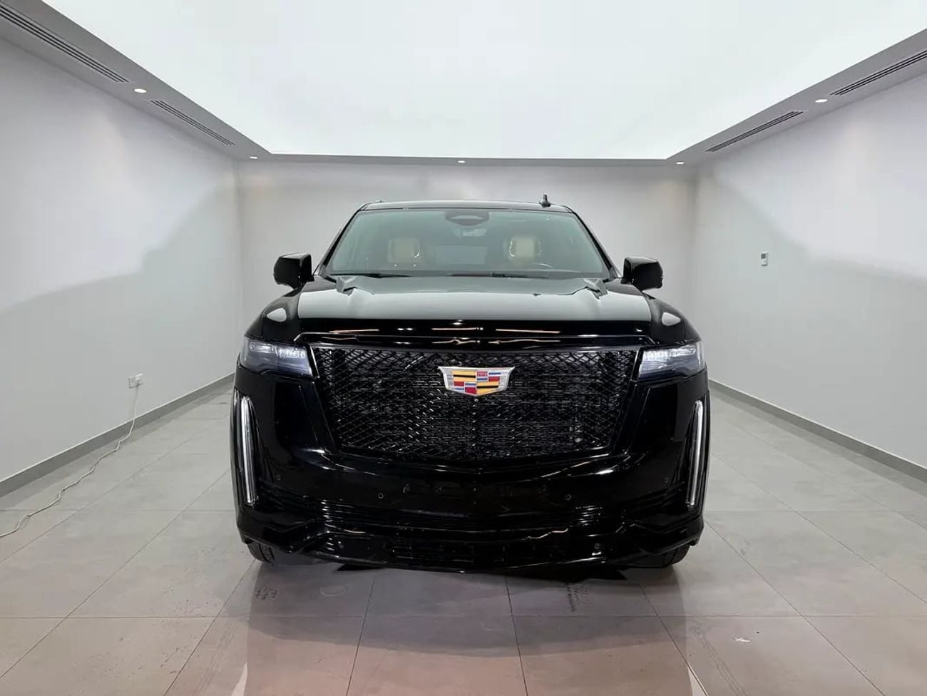 كاديلاك Escalade ESV ESV | GCC specs | V8 | 7 Seater | Clean Condition