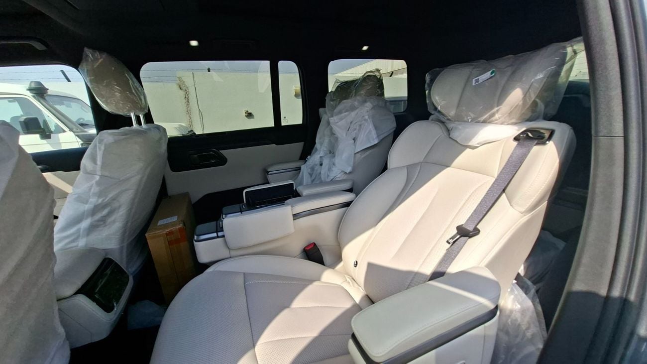 ROX 01 STD ROX 01 2026 Grey-White 7 Seater