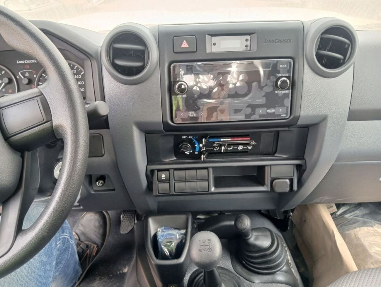 تويوتا لاند كروزر بيك آب Single Cab - 4.2L Diesel Manual - 6 Cylinders - White - ECT0001