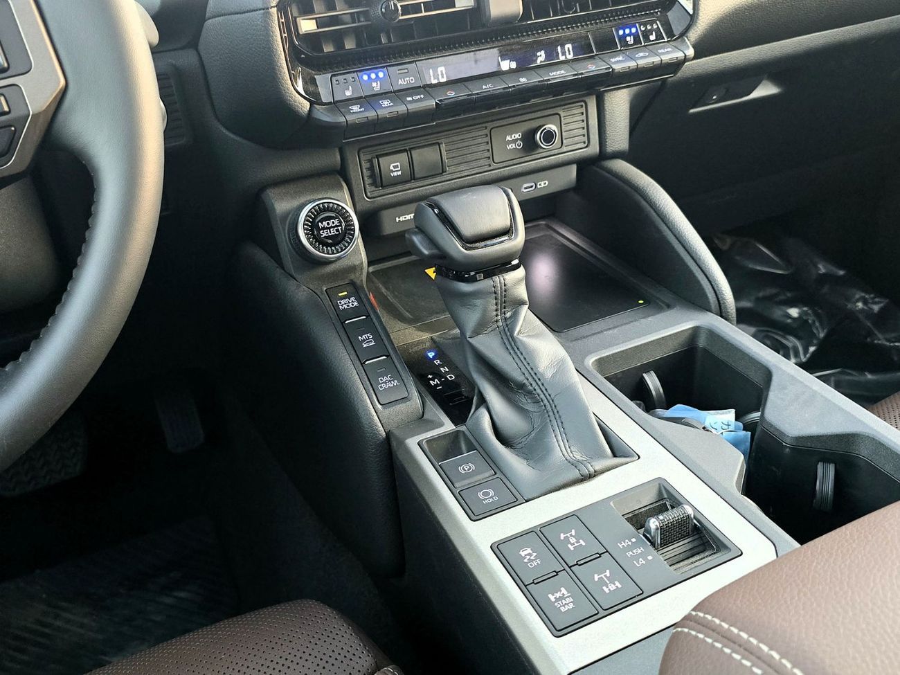 Toyota Prado Toyota land Cruiser Prado 4*4  2.4L Turbo A/T PETROL 2025 White color