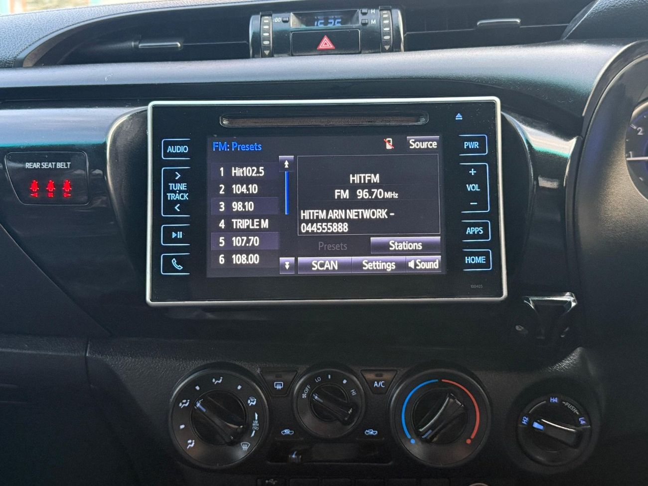 تويوتا هيلوكس SR Right Hand Drive