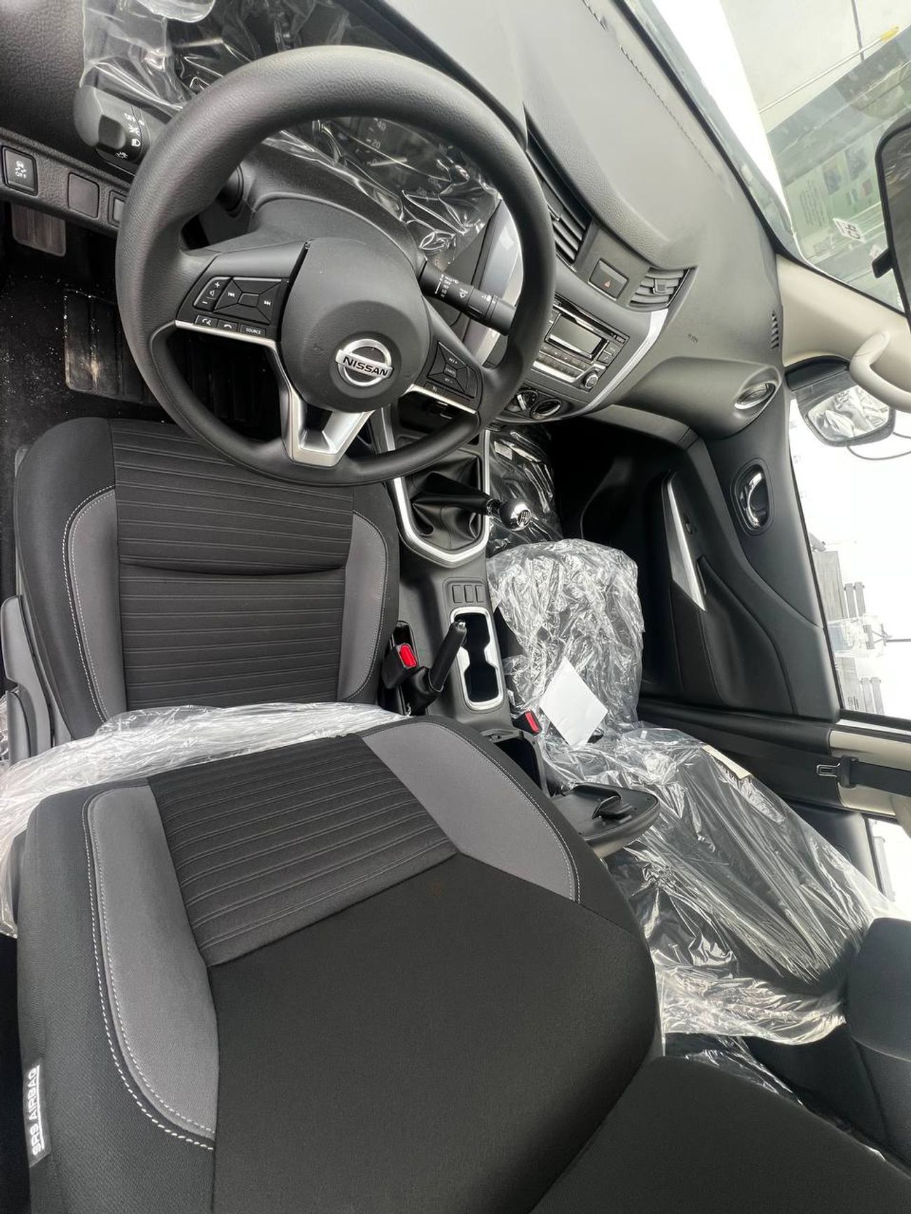 نيسان نافارا Std 2.5L RWD M/T