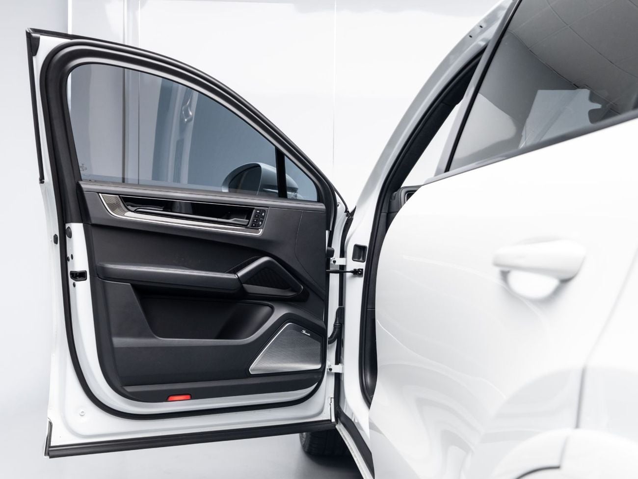 Porsche Cayenne BUY NOW, PAY 2027 | THE BLACKLINE STANDARD | Lightweight Package, 2030 Porsche Warranty & Service