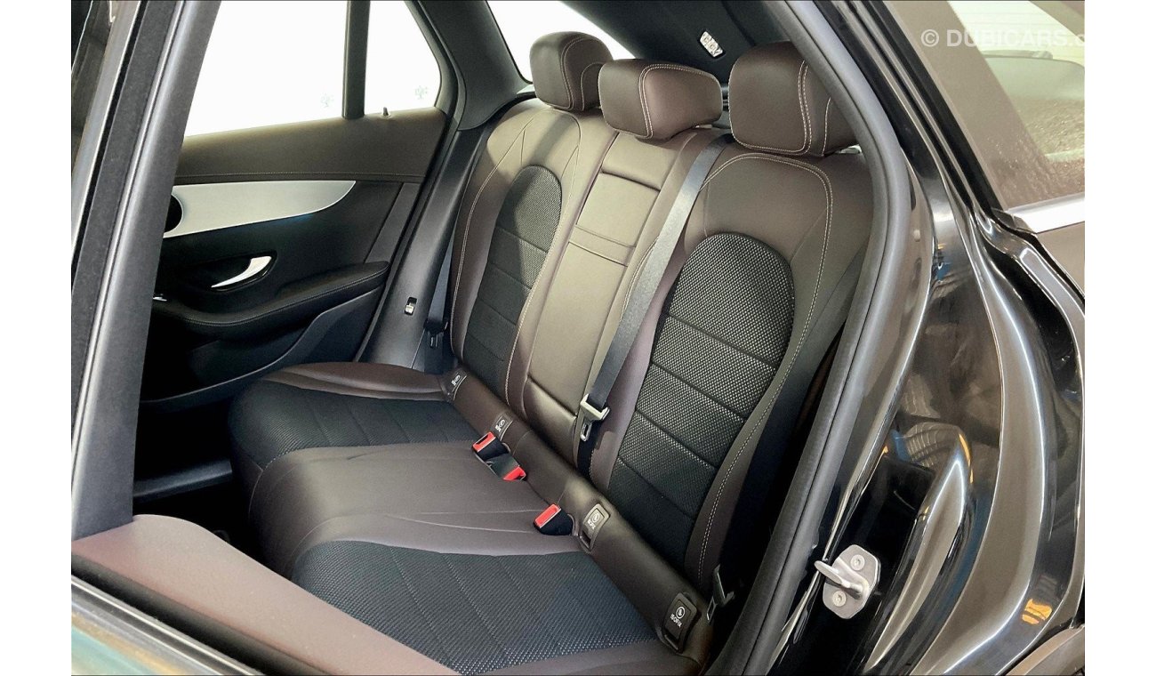 مرسيدس بنز GLC 250 AMG (Half leather seats)