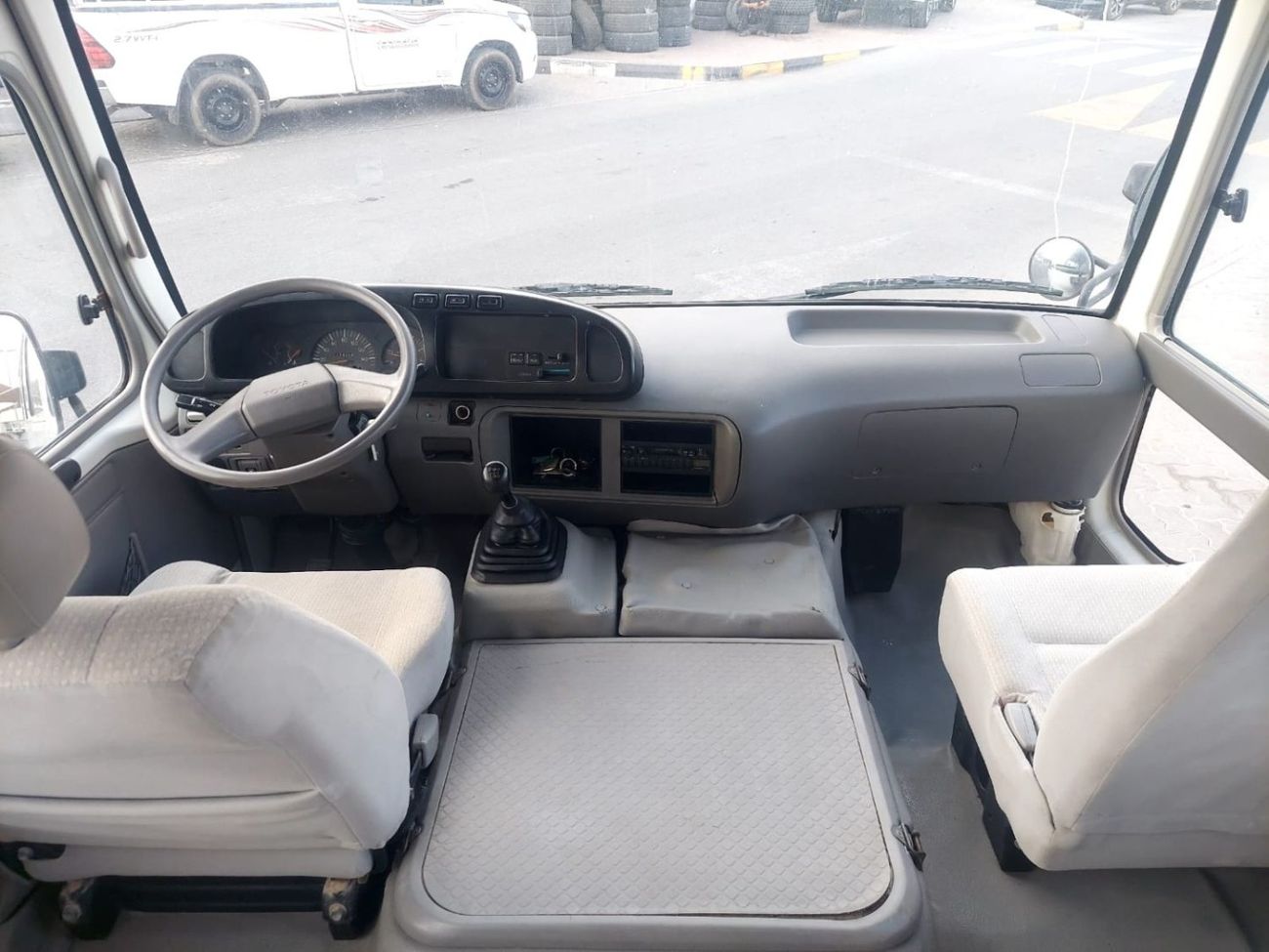 Toyota Coaster 4.2L DIESEL 22 SEATER MANUAL TRANSMISSION