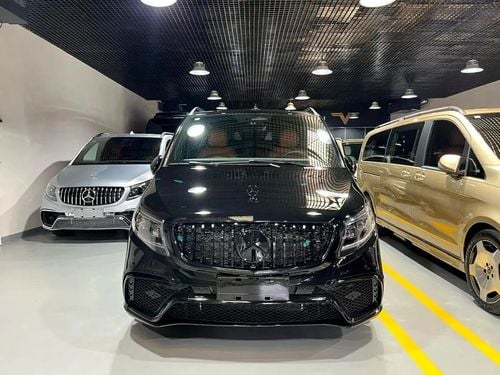 مرسيدس بنز V 300 NEW ARRIVAL MODEL LUXURY MERCEDES GCC V300 with ADDITIONAL REAR AC-2 YEARS WARRANTY BY VLINE