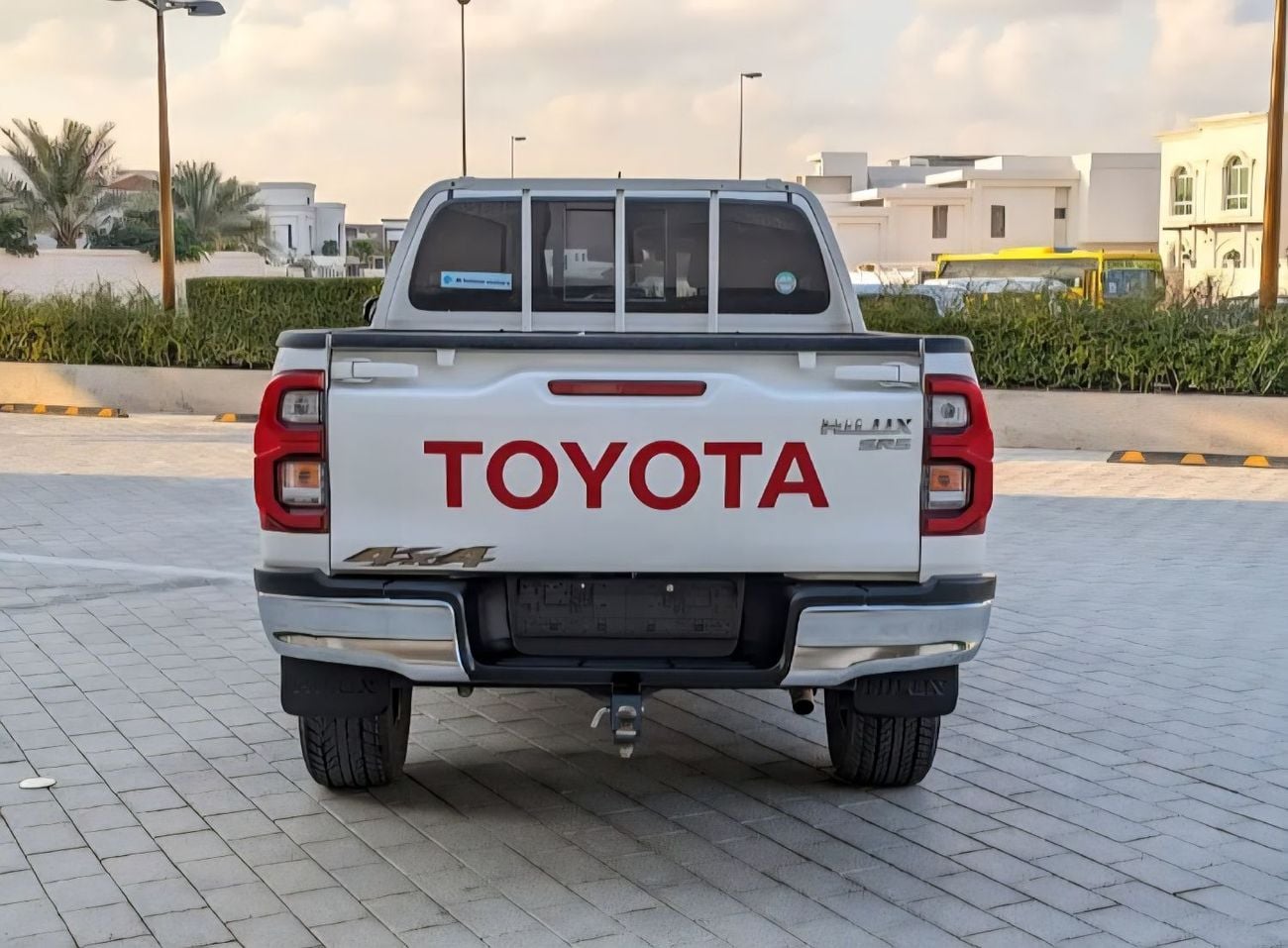 تويوتا هيلوكس SR5 LHD Double Cabin Utility Pickup 2TR 2.7L Petrol Engine Automatic Gear 4WD Original Power Windows