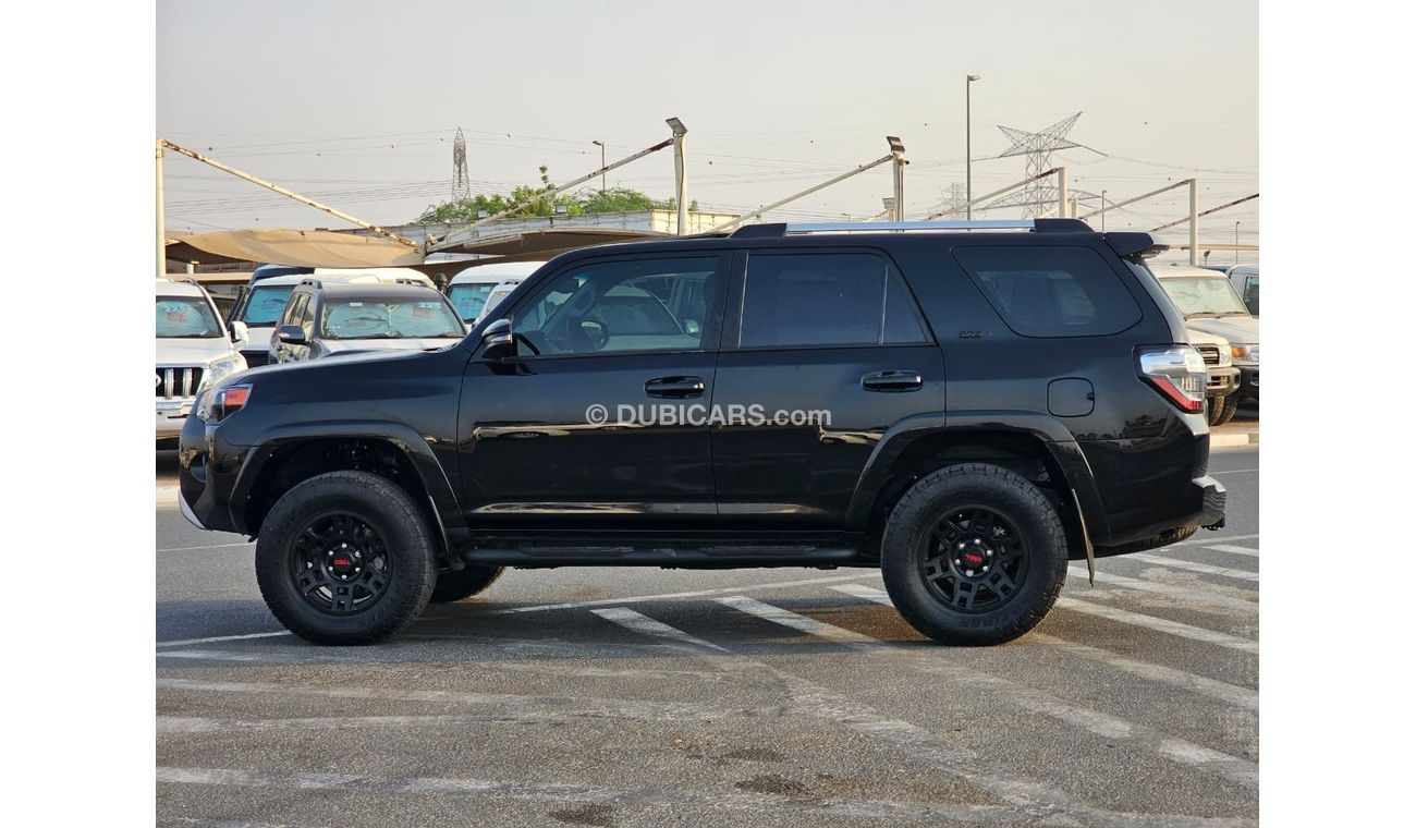 Toyota 4Runner 2022  Toyota 4RUNNER SR5 full option sunroof, 4x4 and 360 cameras