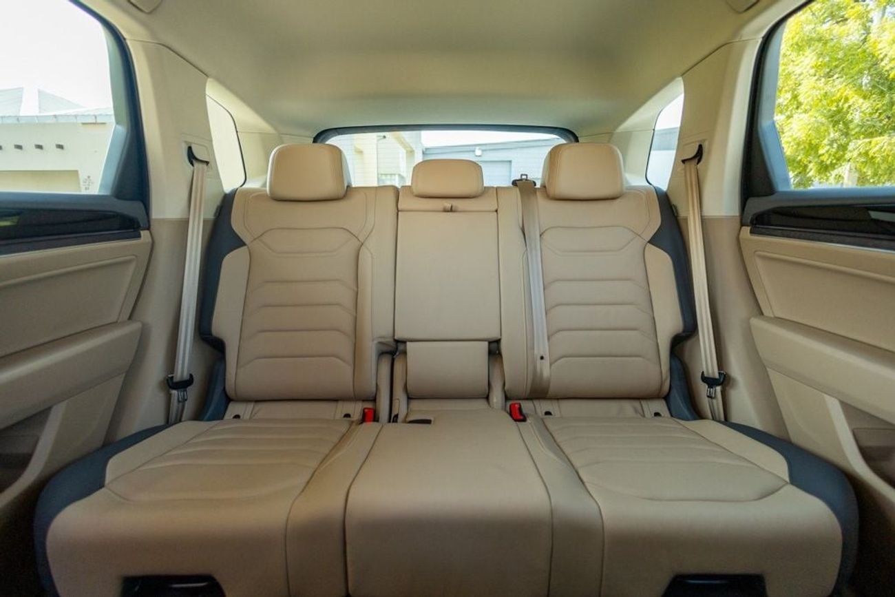 Volkswagen Touareg Atmosphere 3.0L Volkswagen Touareg 2023 GCC under Agency Warranty and Service Contract with Flexible