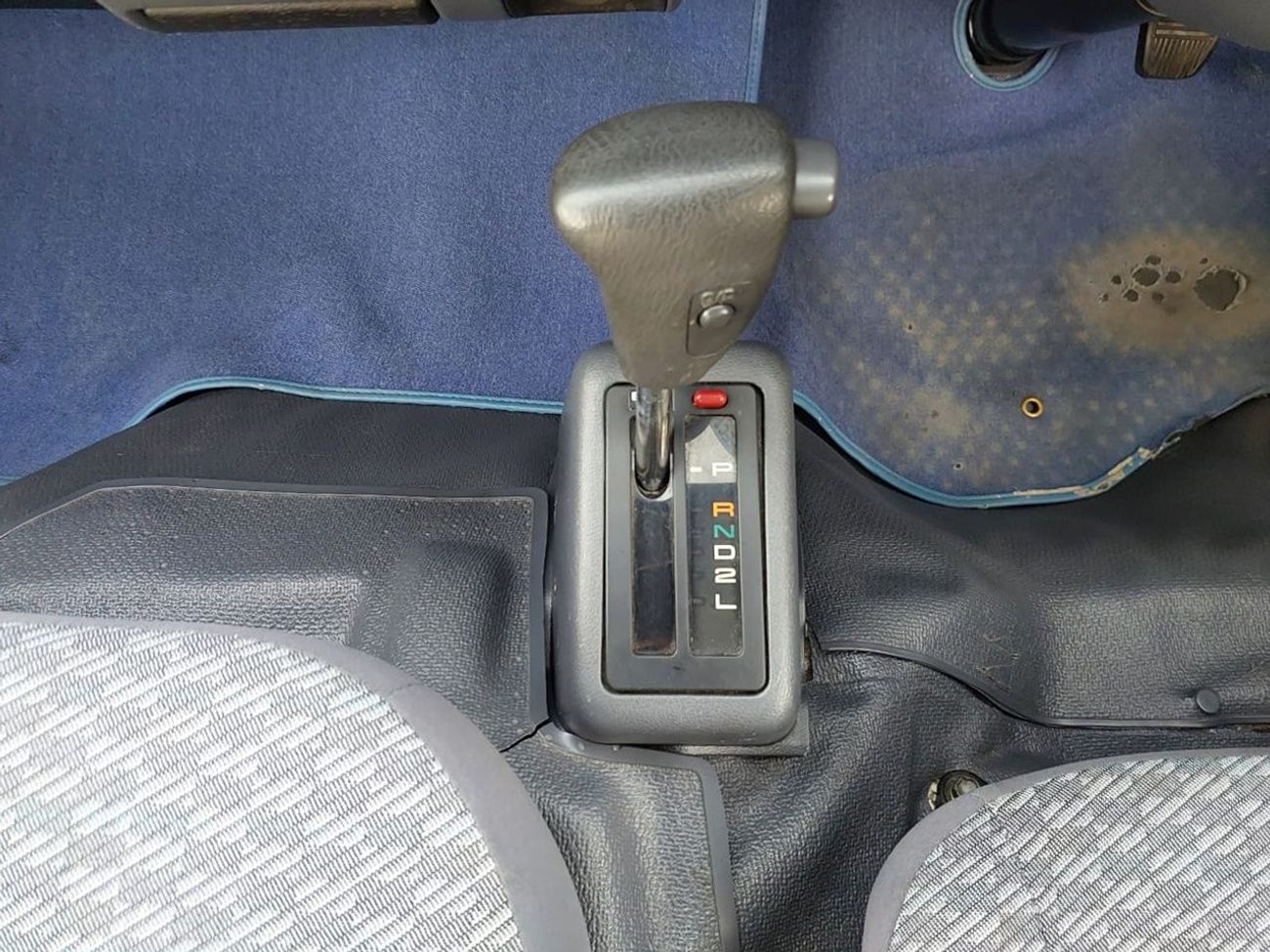 Toyota Hiace TOYOTA HIACE COMMUTER VAN RHD 2001 MODEL 3.0 L DIESEL AUTOMATIC(PM01315)