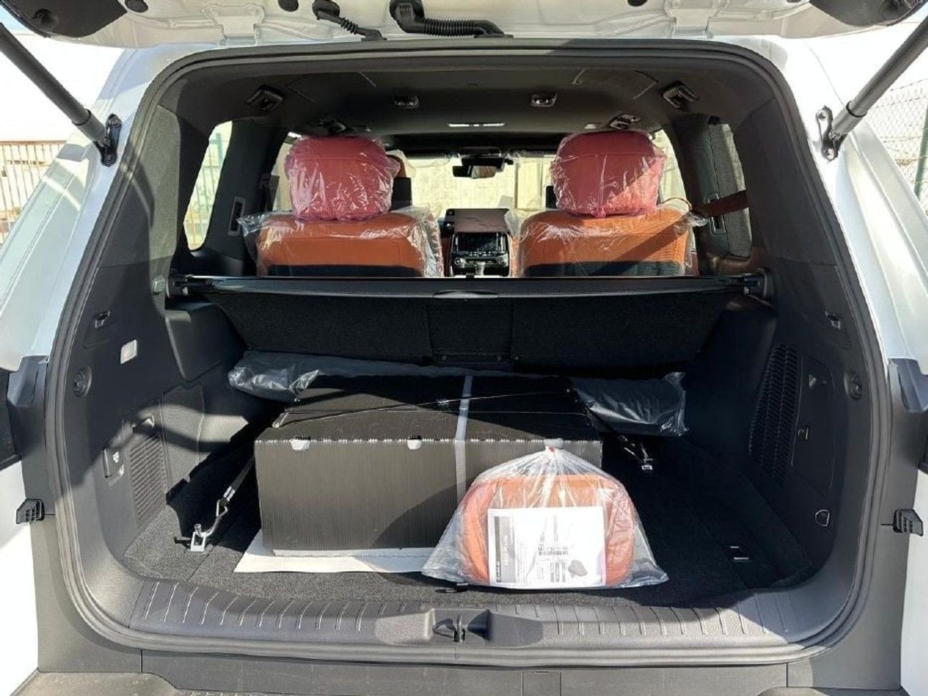 Lexus LX600 VIP 2026 LEXUS LX600 VIP PETROL WHITE/ORANGE - 3.5L V6 TT
