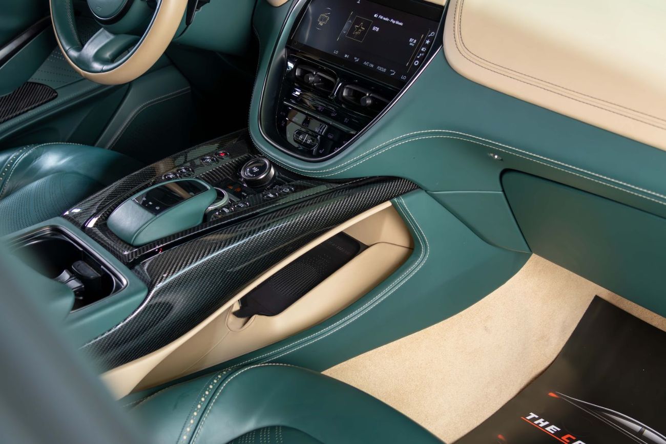 أستون مارتن DBX 