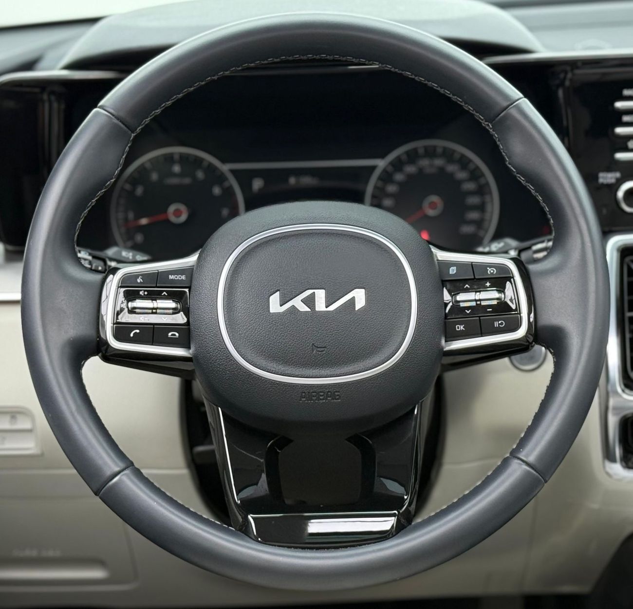 كيا سورينتو 2023 Kia Sorento DLX, 2028 Kia Warranty, Full Kia Service History, 7 Seater, Very Low Km, GCC