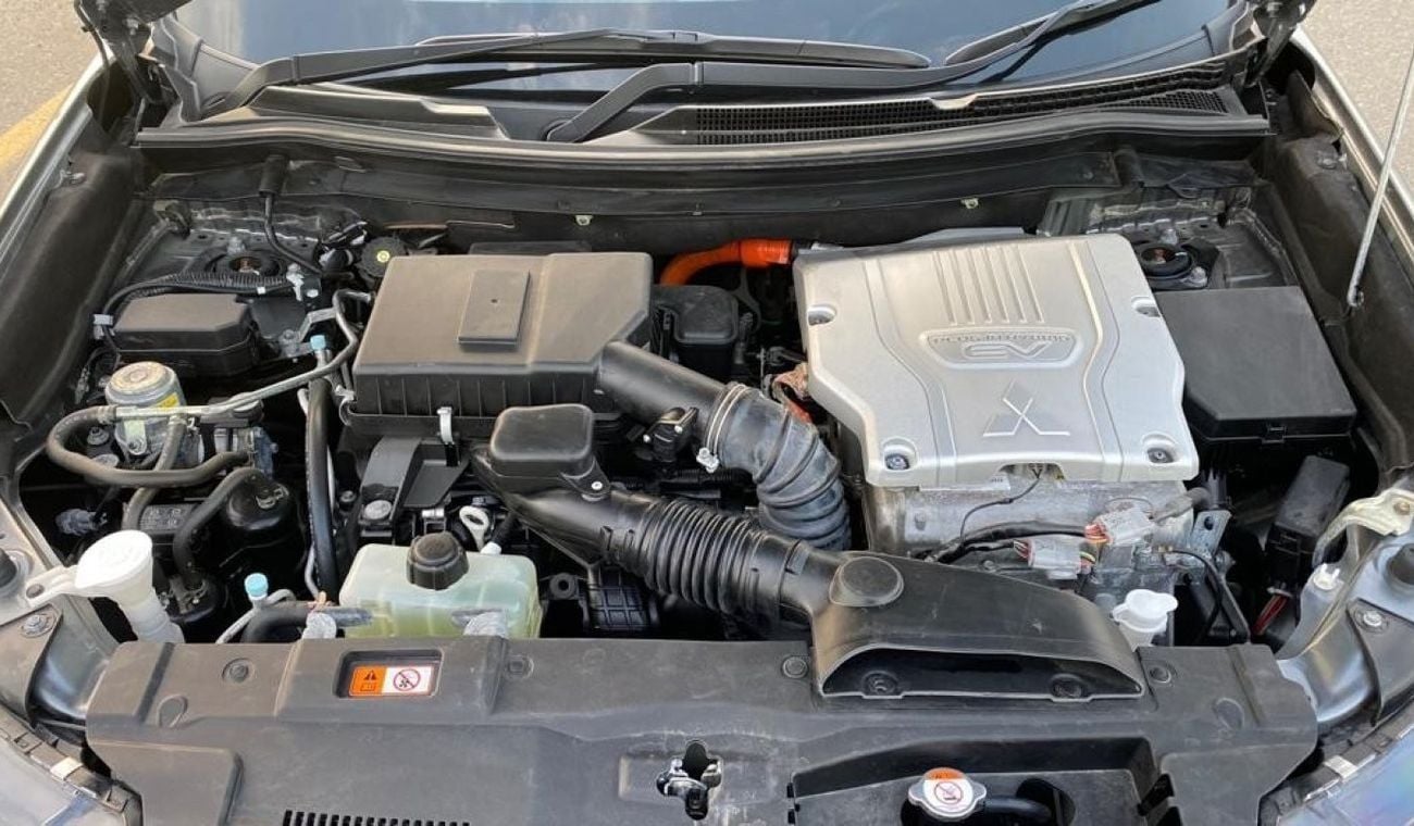 ميتسوبيشي آوتلاندر PHEV 2.4 Liter Right Hand Drive Automatic Sunroof Leather seats