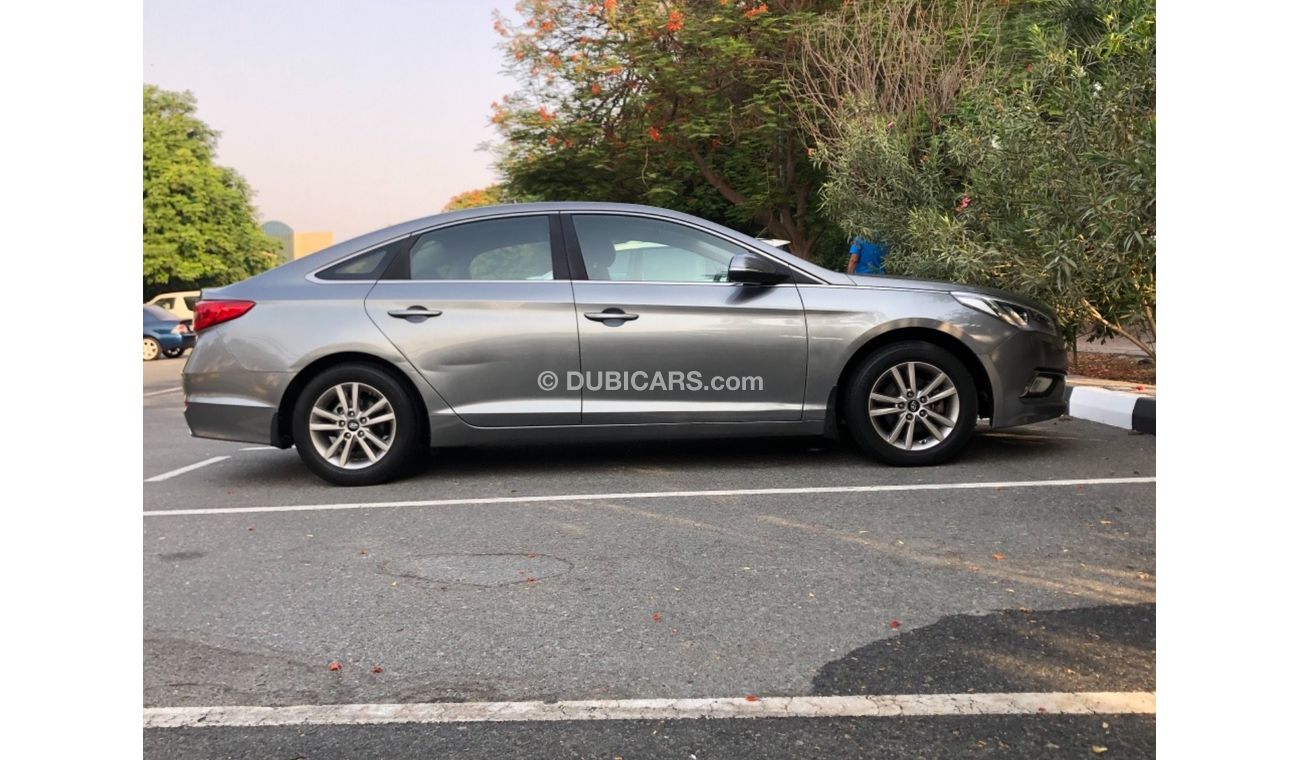 Hyundai Sonata SE Model 2017 GCC CAR PERFECT CONDITION INSIDE AND OUTSIDE FULL ELECTRIC CONTROL STEERING CONTROL