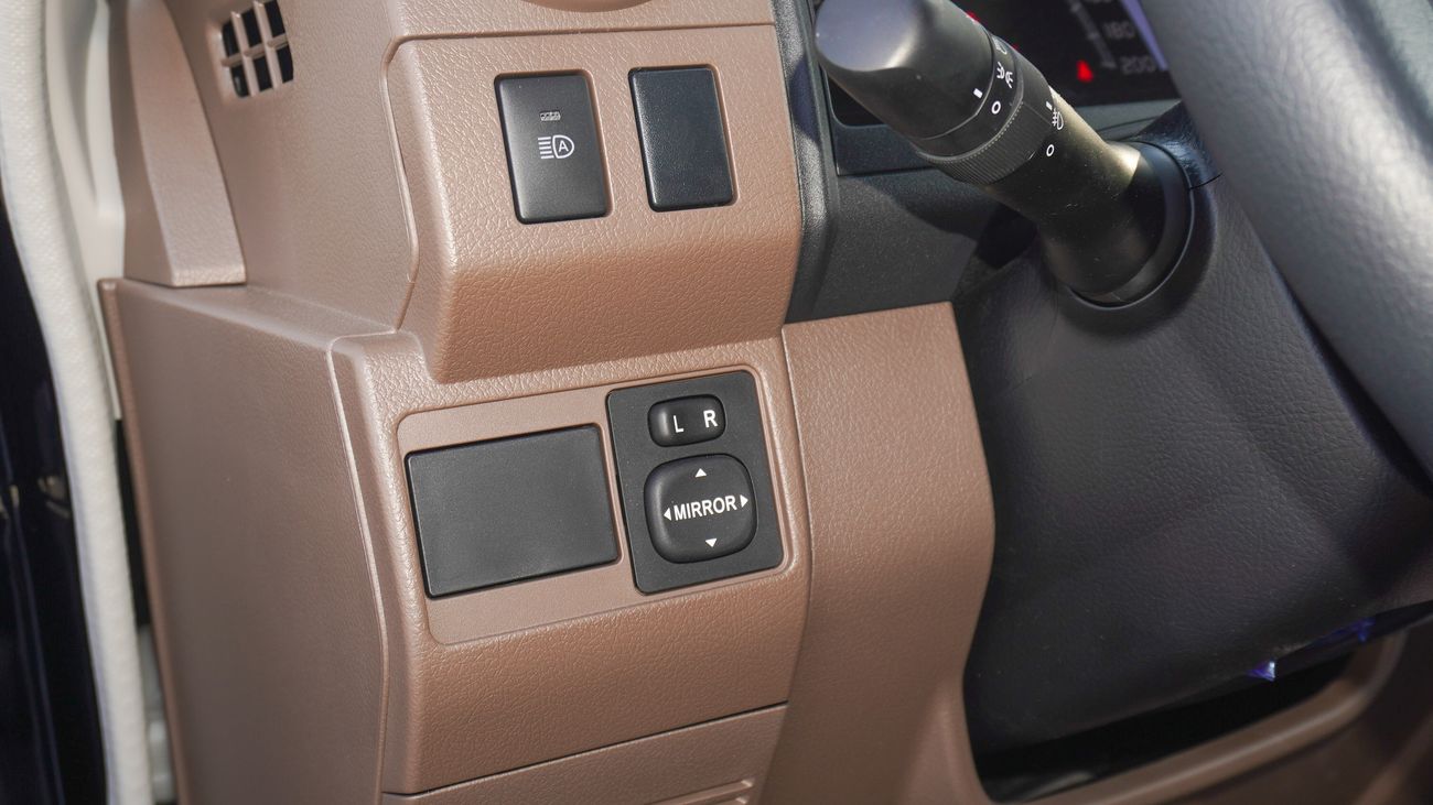 Toyota Land Cruiser 70 LX 4.0L V6 A/T