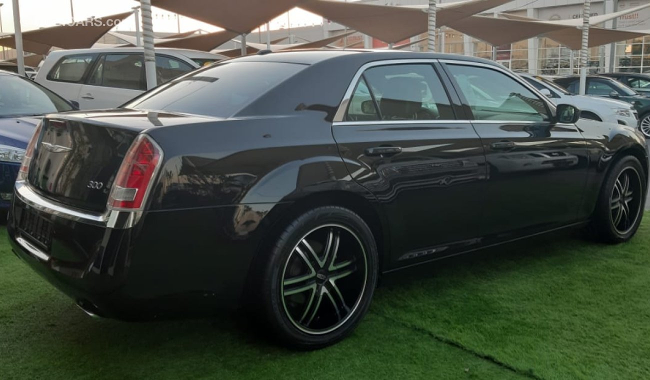 Chrysler 300 Import - No. 2 - Cruise Control - Alloy Wheels - Leather, in excellent condition, without any costs
