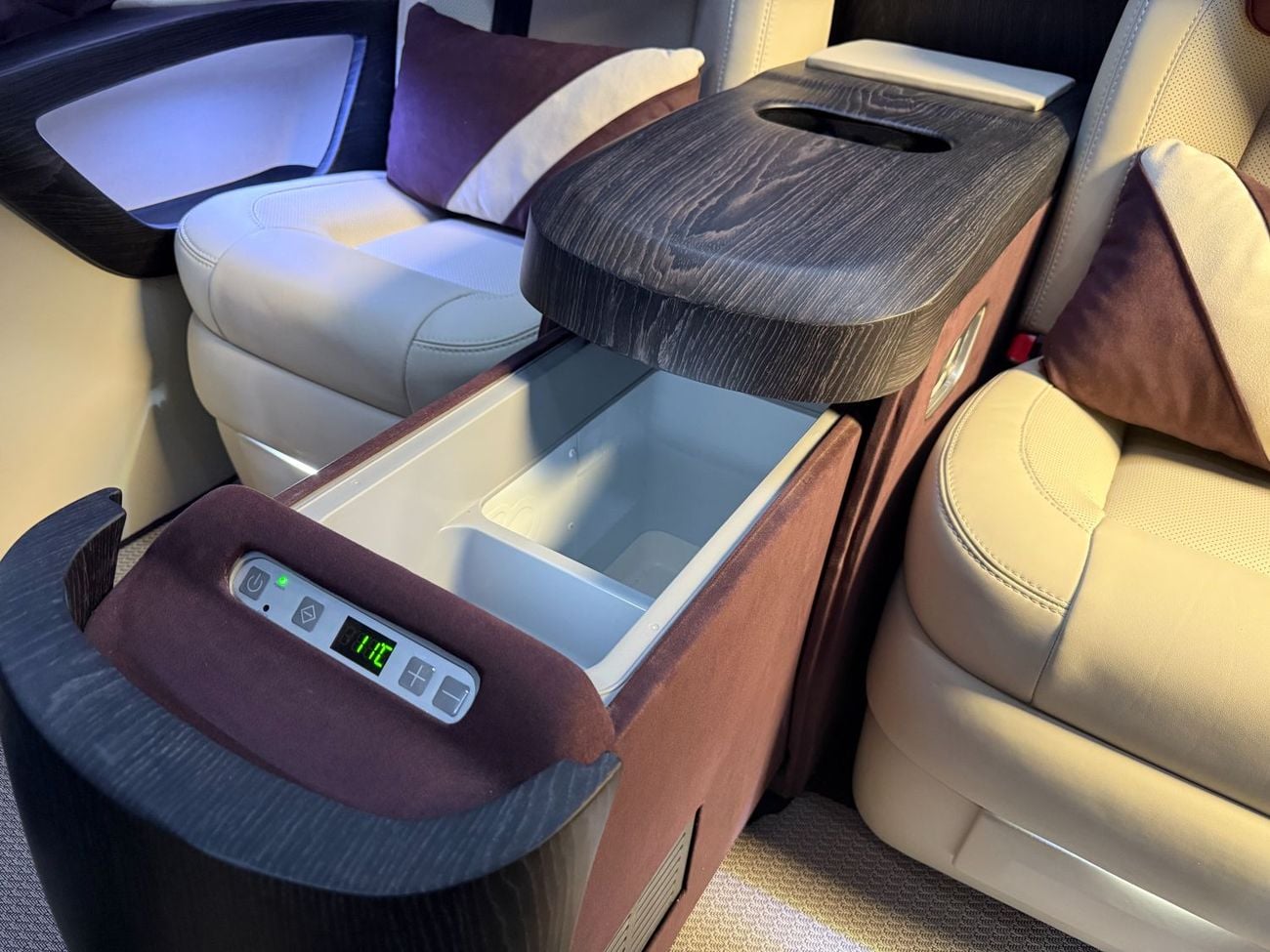 Mercedes Benz Vito TOURER SELECT ERTEX LUXURY CAR DESIGN CO. - 35th YEAR GEOMETRIC
