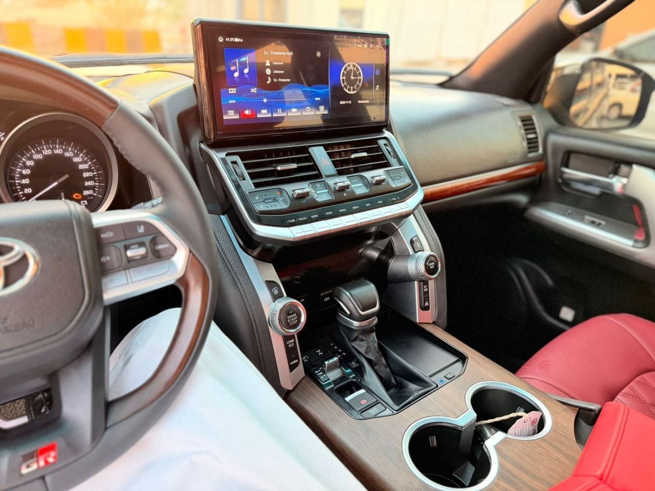 Toyota Land Cruiser GXR LANDCRUISER 2018 UPGRADE 2024 V8 LHD PETROL FULL OPTION GCC