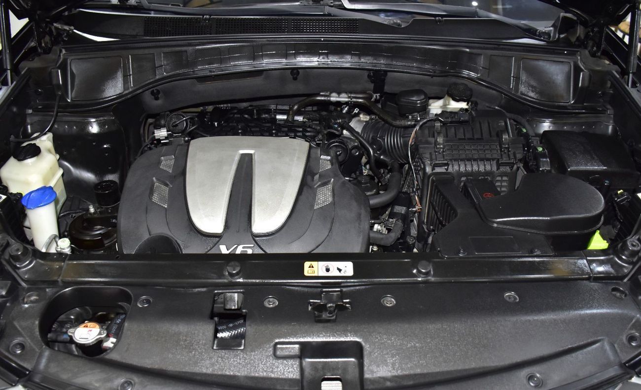 هيونداي سانتا في EXCELLENT DEAL for our Hyundai SantaFe 4WD 3.3L ( 2014 Model ) in Black Color GCC Specs