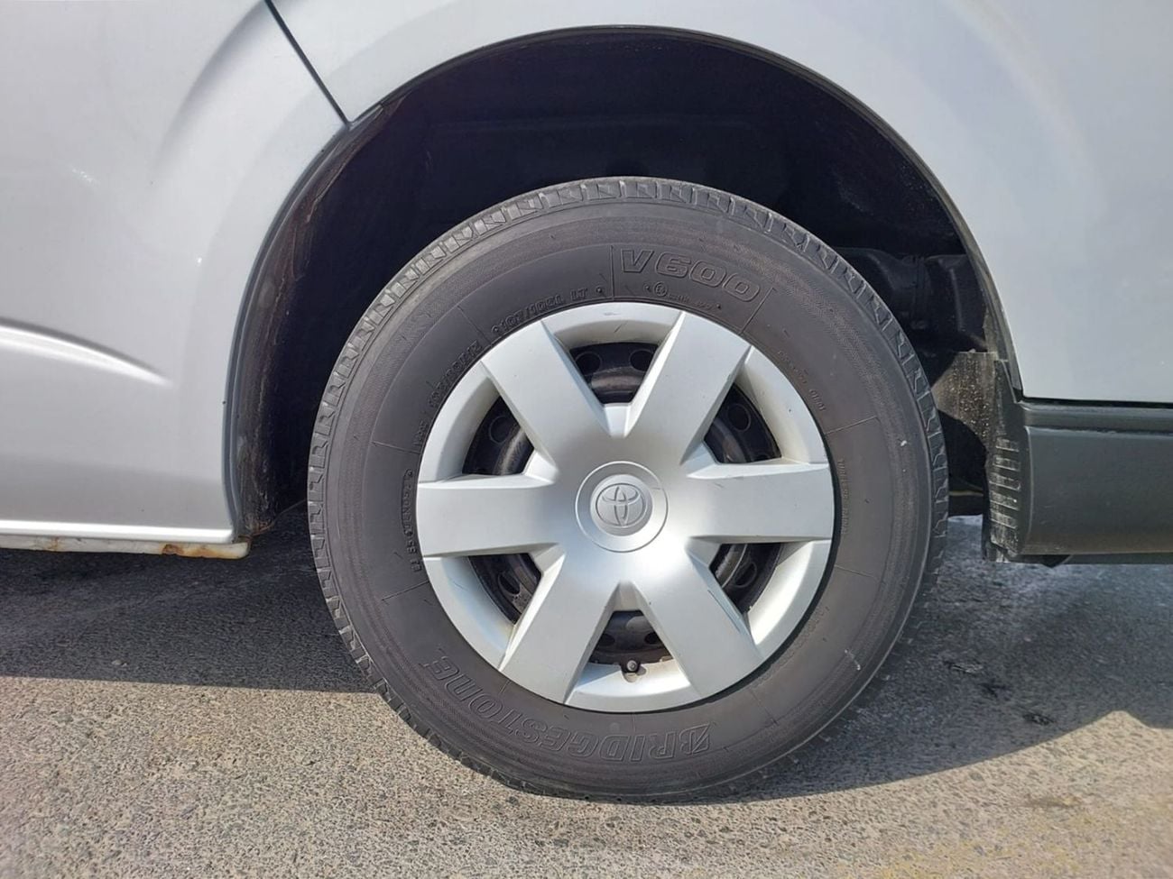 Toyota Hiace TOYOTA HIACE COMMUTER VAN RHD 2012 MODEL 2.7 L PETROL AUTOMATIC(PM15298)