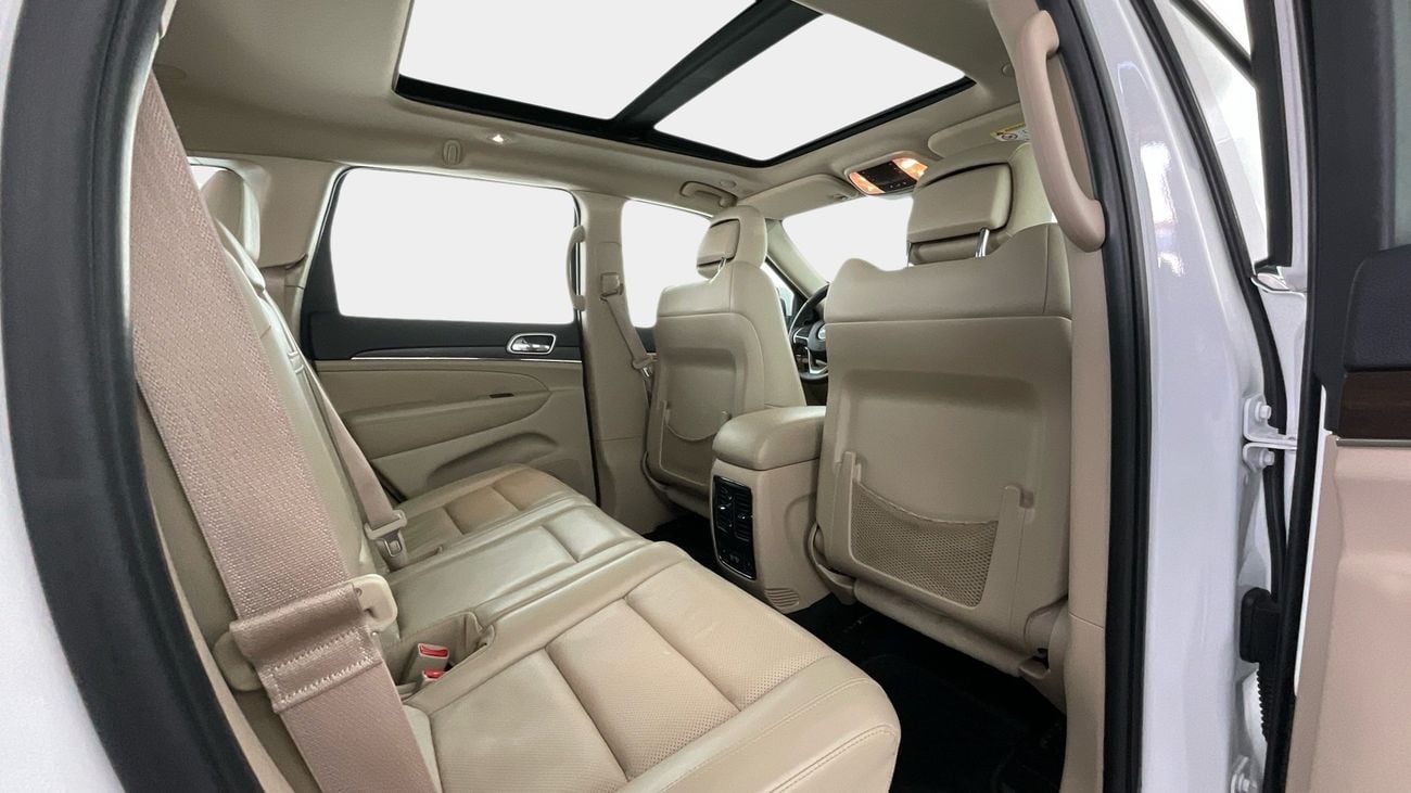 جيب جراند شيروكي Limited | upto AED 20,000 Ramadan Discount | شامل الضمان | 0 ﺪﻔﻋﺓ ﺃﻮﻟﻯ