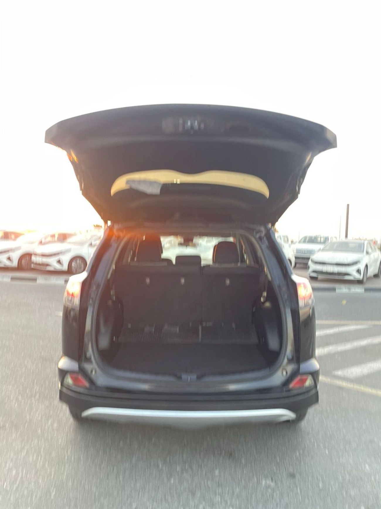 Toyota RAV4 2018 Toyota Rav4 XLE 4x4 Full Option Push Start - Sunroof - Hybrid Fuel - 40,000 Mileage